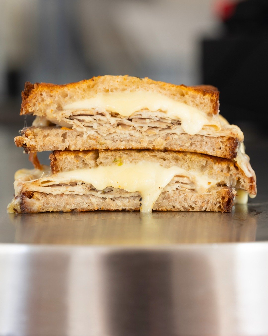 Fresh out of the oven, our melt-in-your-mouth porchetta.
-
#porchetta #comfortfood #ixellesmabelle #coffeetime #foodie #teatime #brusselsfoodie #breaksfast #comfortfood #bruxelles #bruxellesvie #cheese #cookies